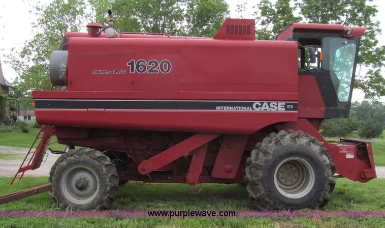 image for item E3973 1986 Case IH 1620 combine