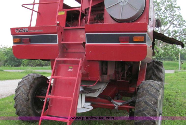 image for item E3973 1986 Case IH 1620 combine