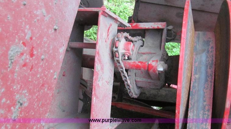 image for item E3973 1986 Case IH 1620 combine
