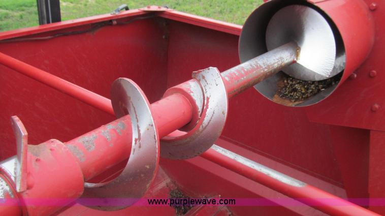 image for item E3973 1986 Case IH 1620 combine