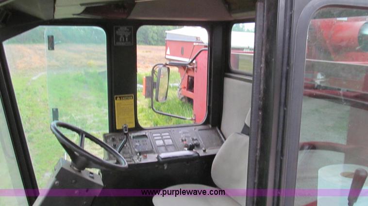 image for item E3973 1986 Case IH 1620 combine