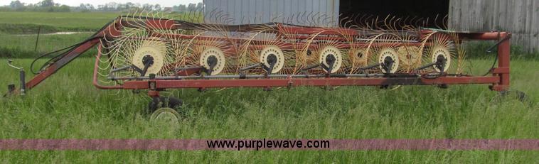 image for item E3976 Hesston Series 3900 wheel rake
