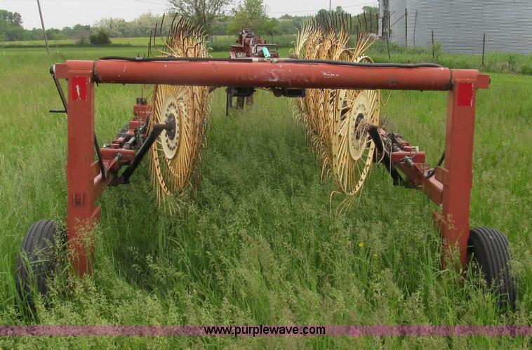 image for item E3976 Hesston Series 3900 wheel rake