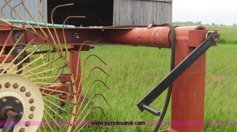 image for item E3976 Hesston Series 3900 wheel rake