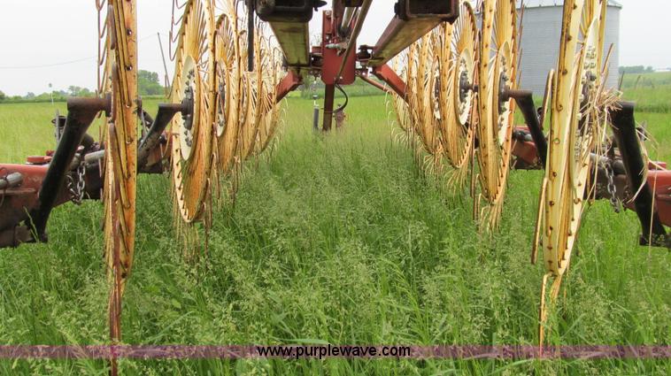 image for item E3976 Hesston Series 3900 wheel rake