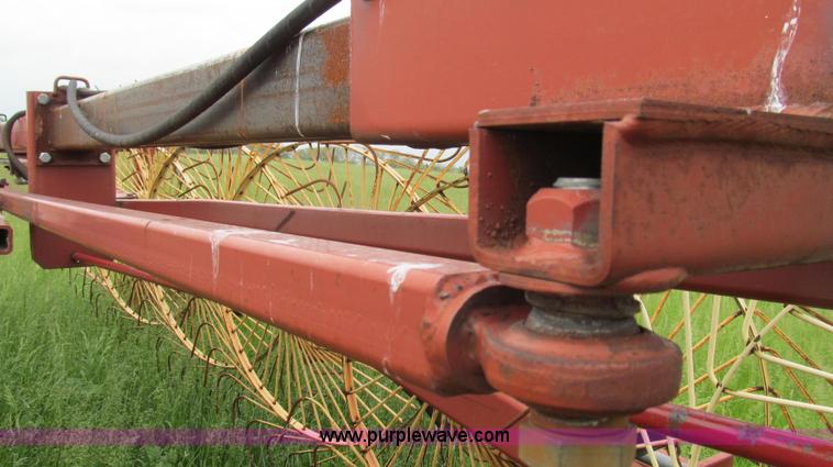image for item E3976 Hesston Series 3900 wheel rake