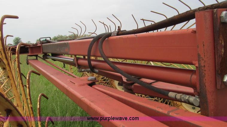 image for item E3976 Hesston Series 3900 wheel rake