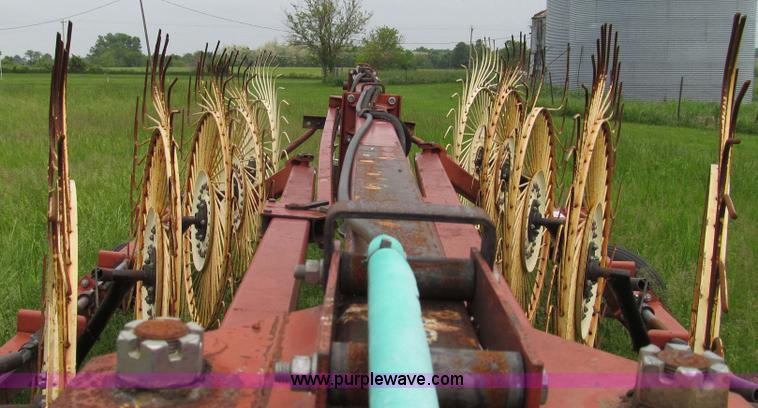 image for item E3976 Hesston Series 3900 wheel rake