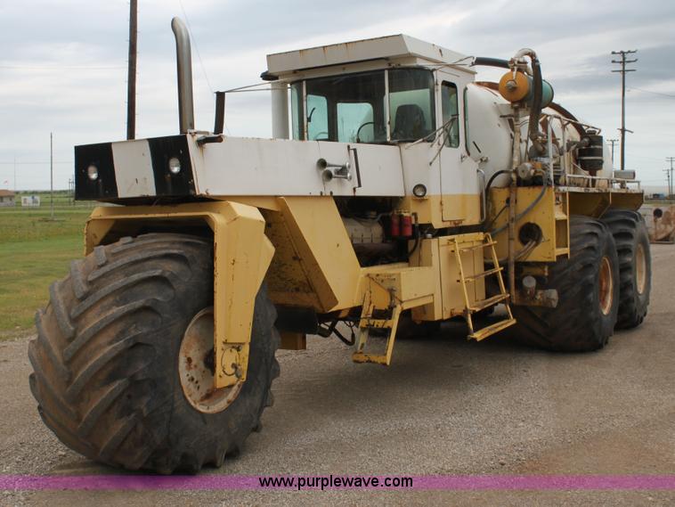 image for item E8493 Ag-Chem TerraGator 1603 floater