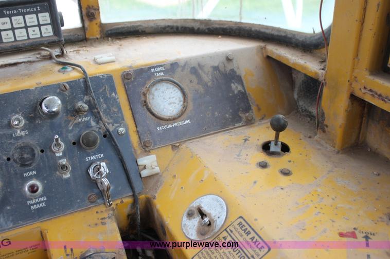 image for item E8493 Ag-Chem TerraGator 1603 floater