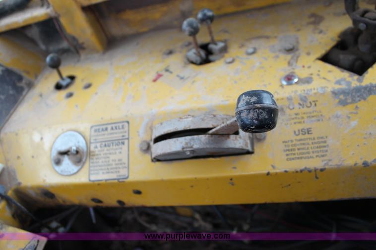 image for item E8493 Ag-Chem TerraGator 1603 floater