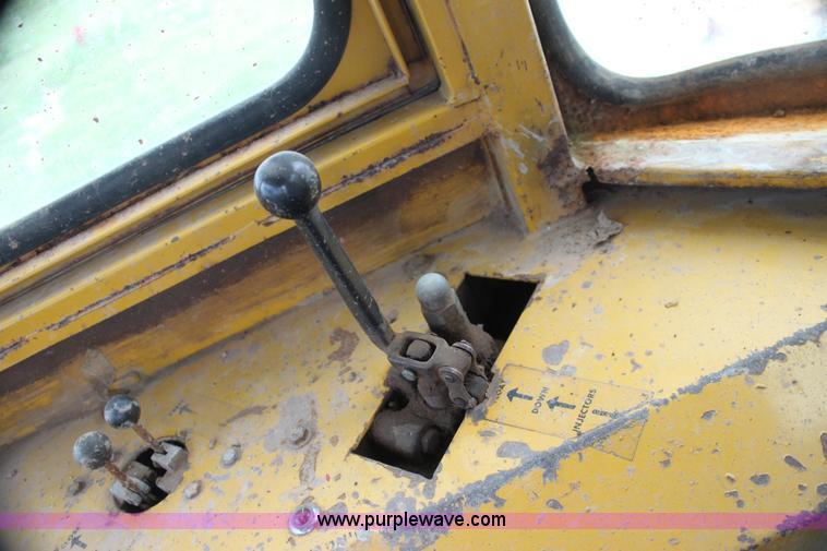 image for item E8493 Ag-Chem TerraGator 1603 floater