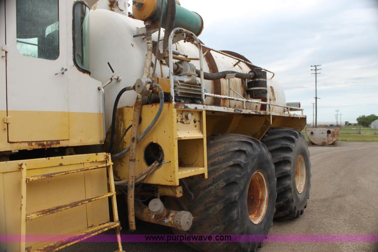 image for item E8493 Ag-Chem TerraGator 1603 floater