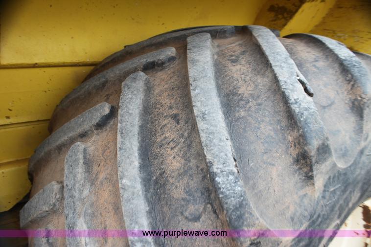 image for item E8493 Ag-Chem TerraGator 1603 floater