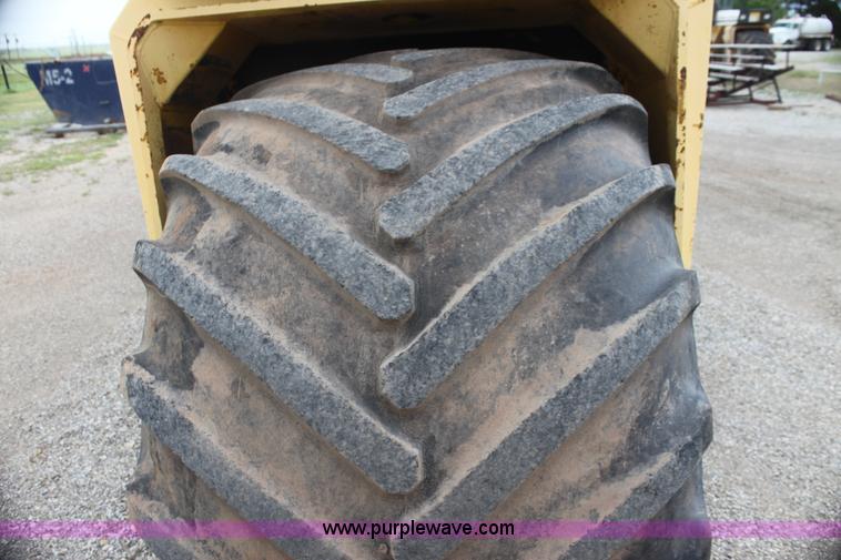 image for item E8493 Ag-Chem TerraGator 1603 floater