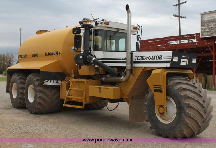 image for item E8496 Ag-Chem TerraGator 2505 floater