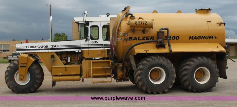 image for item E8496 Ag-Chem TerraGator 2505 floater