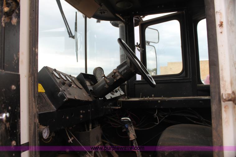 image for item E8496 Ag-Chem TerraGator 2505 floater