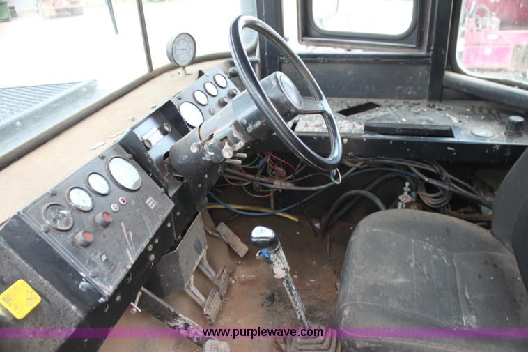 image for item E8496 Ag-Chem TerraGator 2505 floater