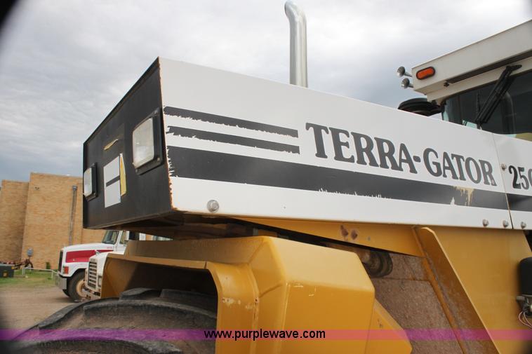 image for item E8496 Ag-Chem TerraGator 2505 floater