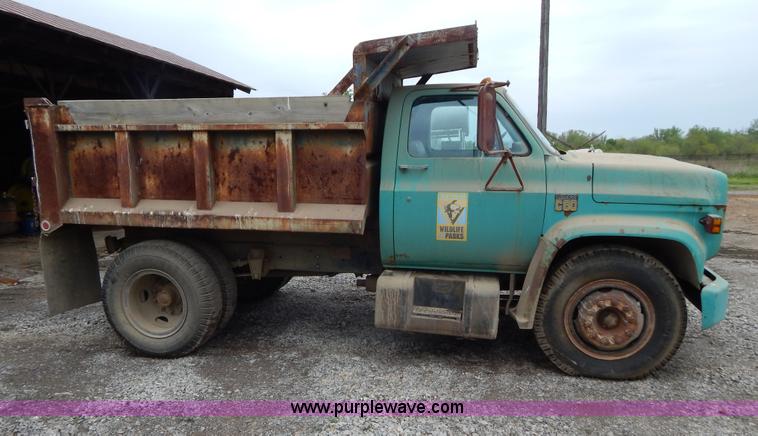 image for item G3189 1974 Chevrolet C60 dump truck