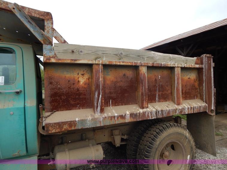 image for item G3189 1974 Chevrolet C60 dump truck