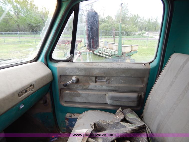 image for item G3189 1974 Chevrolet C60 dump truck