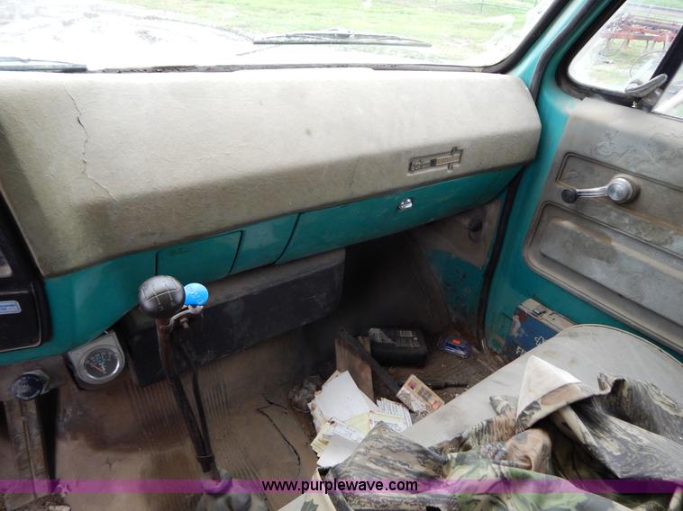 image for item G3189 1974 Chevrolet C60 dump truck