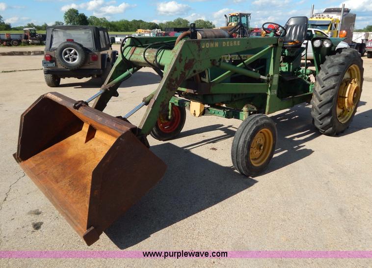 image for item G3220 John Deere 2010 tractor