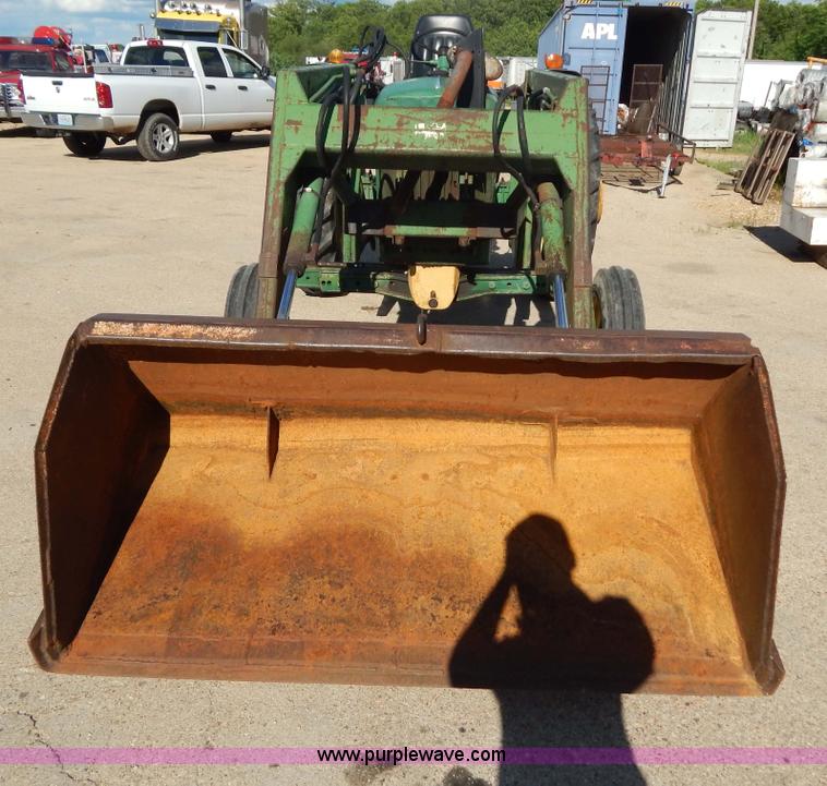 image for item G3220 John Deere 2010 tractor