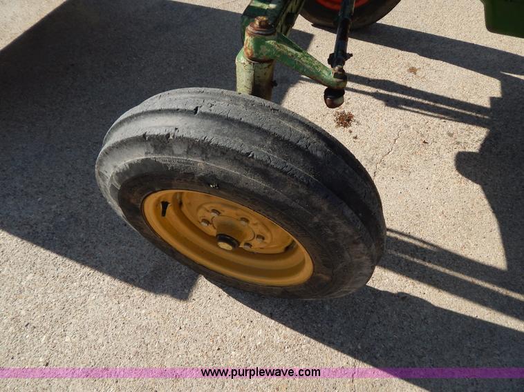 image for item G3220 John Deere 2010 tractor