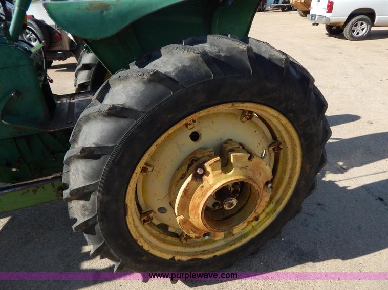 image for item G3220 John Deere 2010 tractor