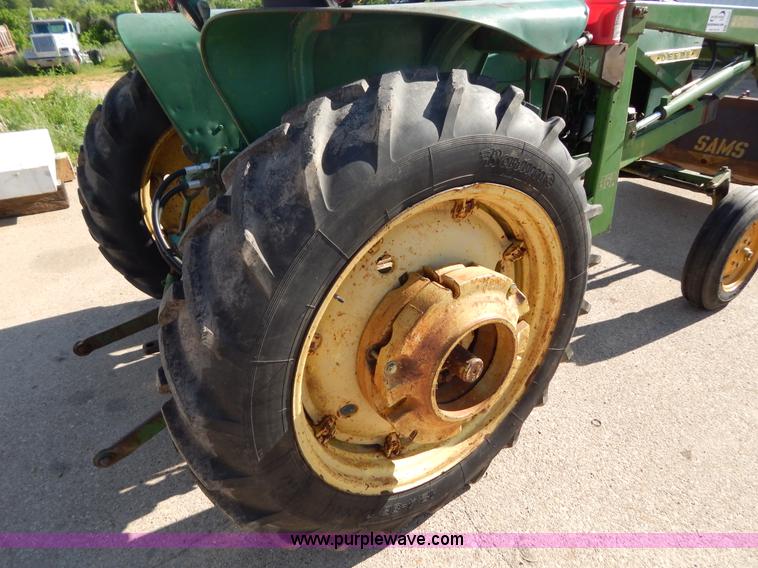 image for item G3220 John Deere 2010 tractor