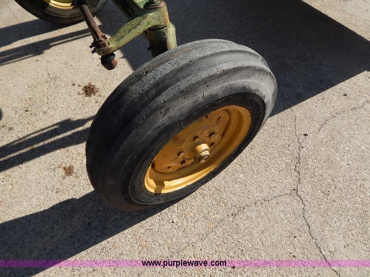 image for item G3220 John Deere 2010 tractor