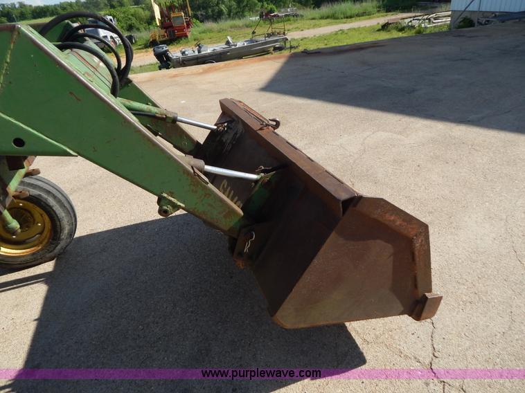 image for item G3220 John Deere 2010 tractor