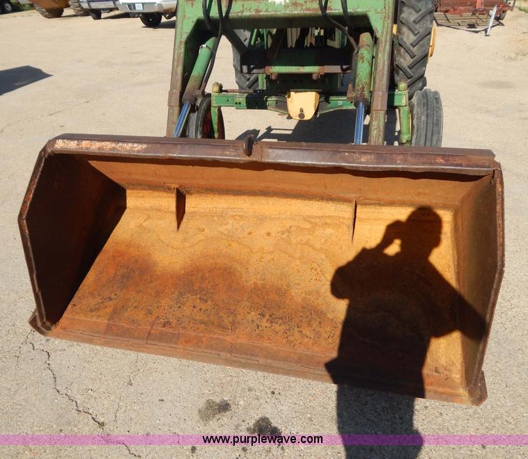 image for item G3220 John Deere 2010 tractor