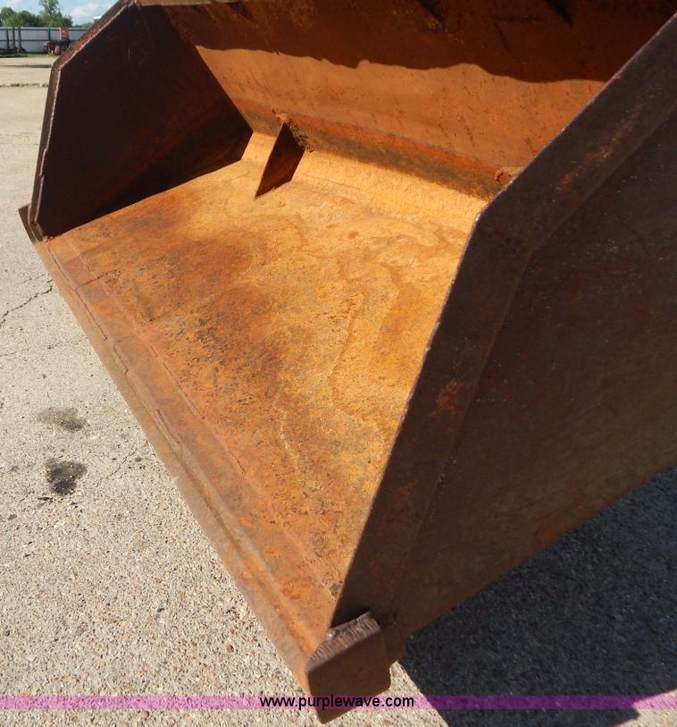 image for item G3220 John Deere 2010 tractor