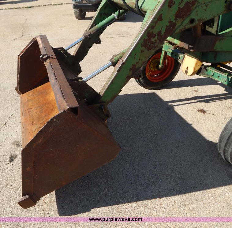 image for item G3220 John Deere 2010 tractor