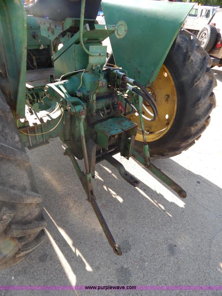 image for item G3220 John Deere 2010 tractor