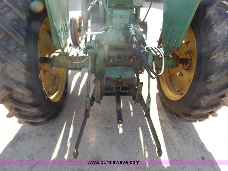 image for item G3220 John Deere 2010 tractor