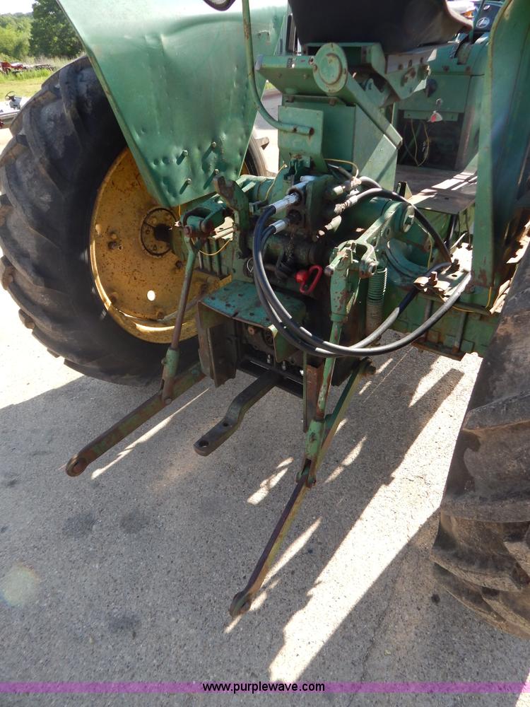 image for item G3220 John Deere 2010 tractor