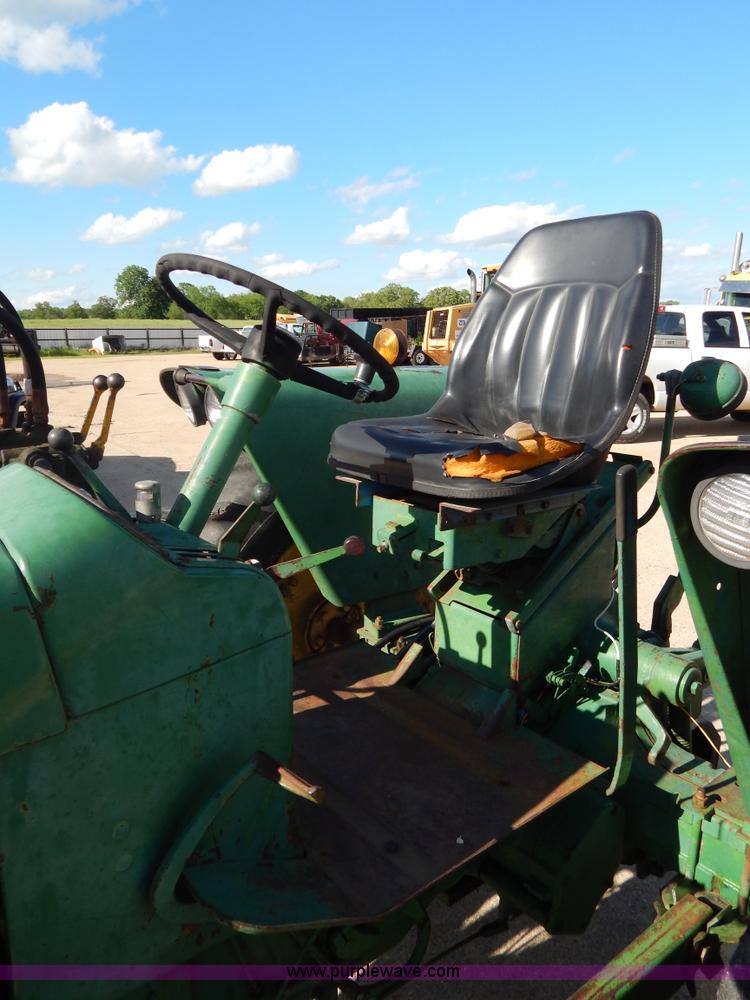image for item G3220 John Deere 2010 tractor