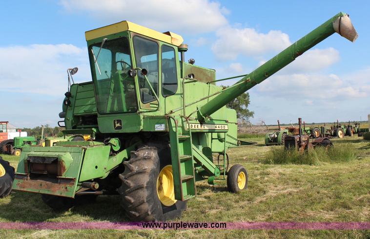 image for item G5078 1976 John Deere 4400 combine