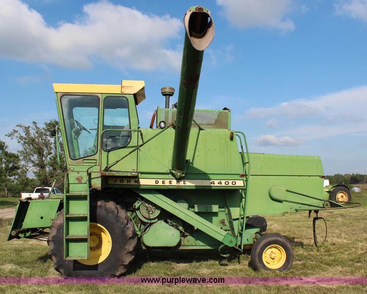 image for item G5078 1976 John Deere 4400 combine