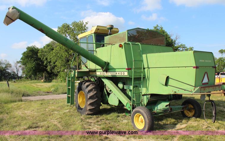 image for item G5078 1976 John Deere 4400 combine