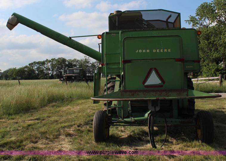 image for item G5078 1976 John Deere 4400 combine