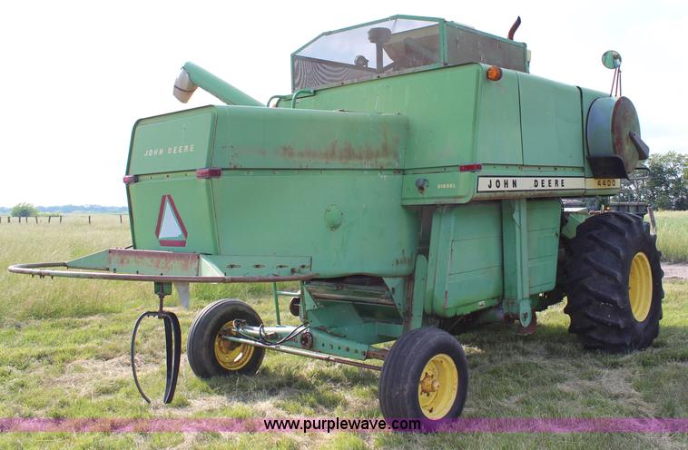 image for item G5078 1976 John Deere 4400 combine