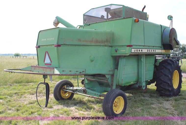 image for item G5078 1976 John Deere 4400 combine