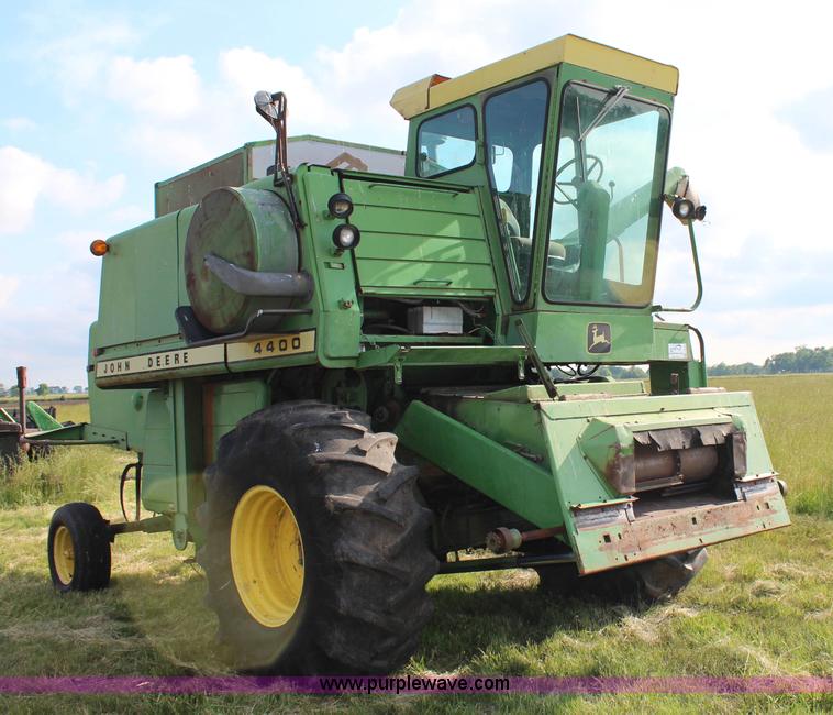 image for item G5078 1976 John Deere 4400 combine