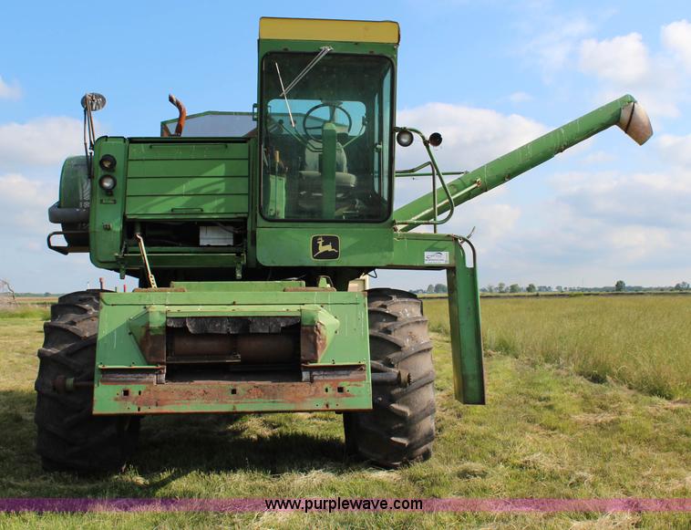 image for item G5078 1976 John Deere 4400 combine